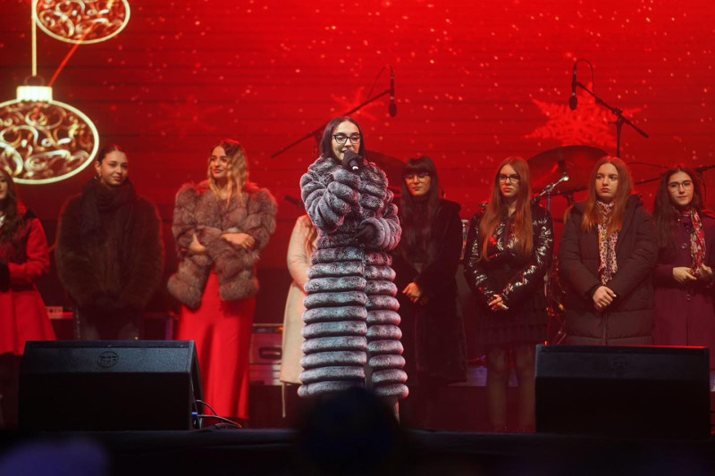 O seară de muzică ușoară la Târgul de Crăciun Mioveni 2025