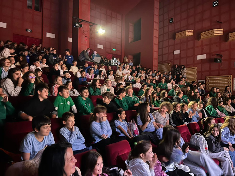 Final spectaculos pentru Luna de Teatru la Mioveni!