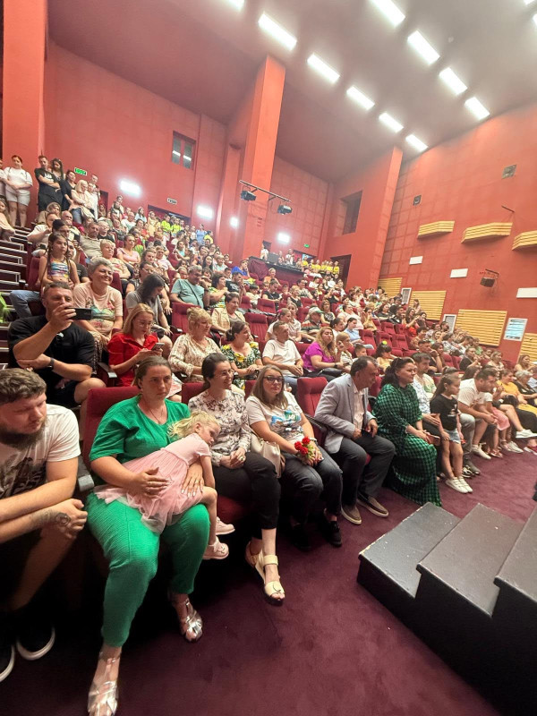 Serbarea de final de an a cursurilor Centrului Cultural Mioveni – o celebrare a talentului, pasiunii și performanței