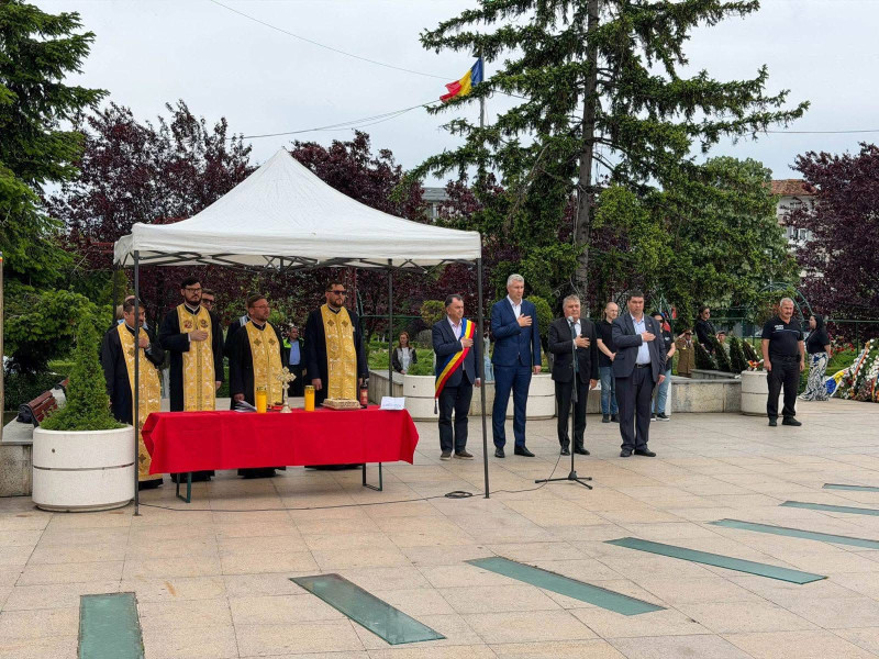 Ziua Eroilor, marcată la Mioveni prin ceremonii de comemorare și recunoștință