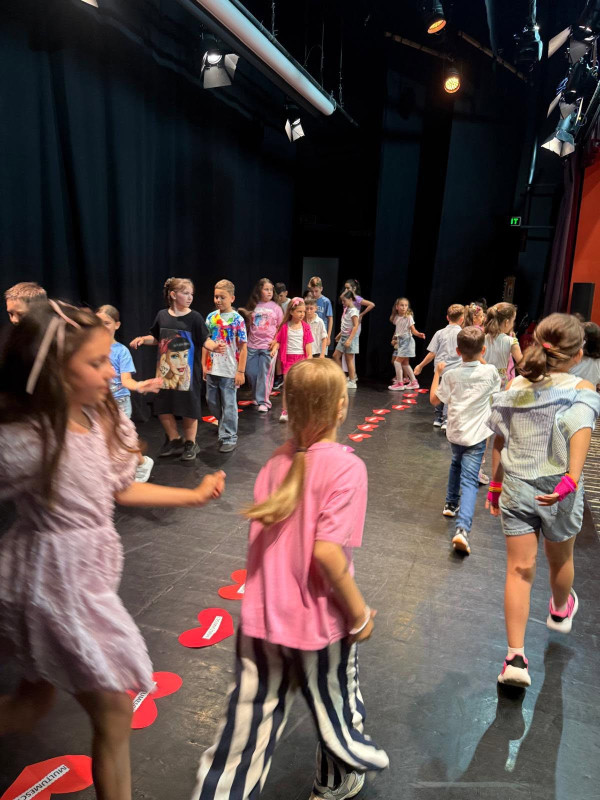 Serbarea de final de an a cursurilor Centrului Cultural Mioveni – o celebrare a talentului, pasiunii și performanței