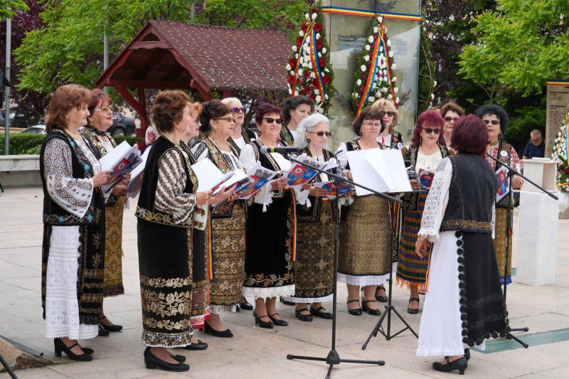Ziua Eroilor, marcată la Mioveni prin ceremonii de comemorare și recunoștință