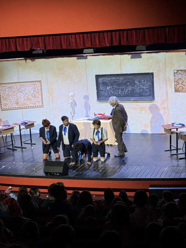 Final spectaculos pentru Luna de Teatru la Mioveni!