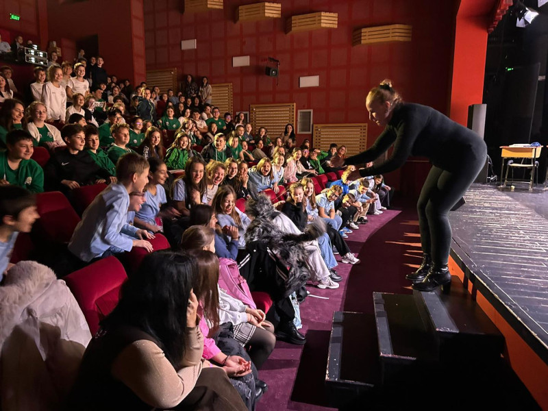 Final spectaculos pentru Luna de Teatru la Mioveni!