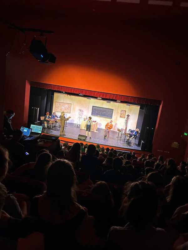 Final spectaculos pentru Luna de Teatru la Mioveni!