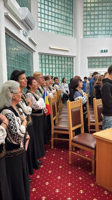 Ziua Armatei Române, marcată în avans la Mioveni printr-o întâlnire între generații