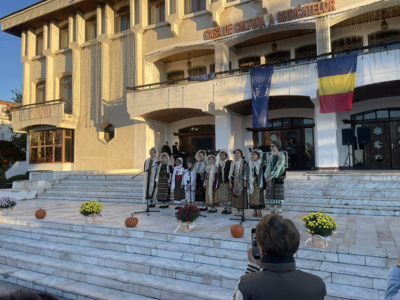 Sărbătoarea Recoltei pe Valea Argeșelului - Târgul Meșterilor Populari