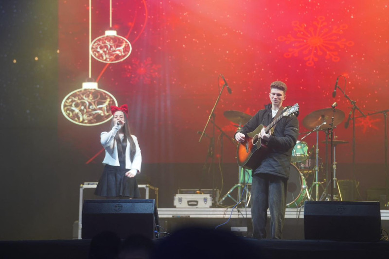 O seară de muzică ușoară la Târgul de Crăciun Mioveni 2025