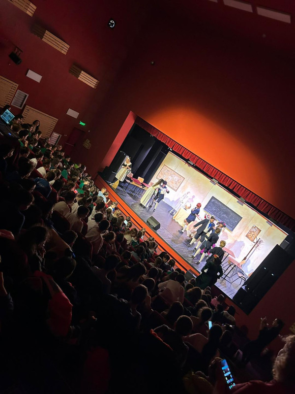 Final spectaculos pentru Luna de Teatru la Mioveni!