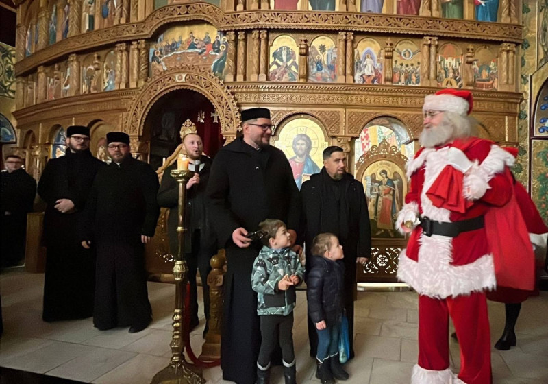 „Iată, vin colindători!” – Mioveniul a răsunat de vestea Nașterii Domnului