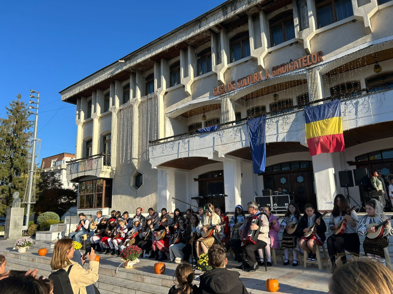 Sărbătoarea Recoltei pe Valea Argeșelului - Târgul Meșterilor Populari