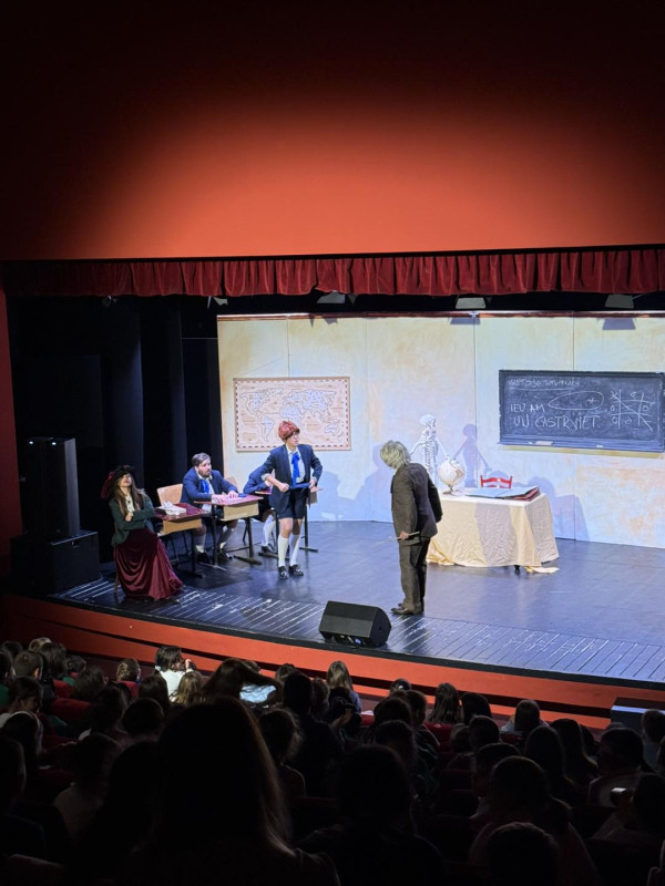 Final spectaculos pentru Luna de Teatru la Mioveni!