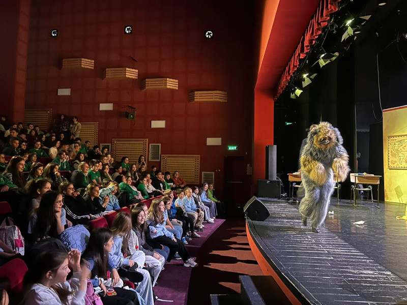 Final spectaculos pentru Luna de Teatru la Mioveni!