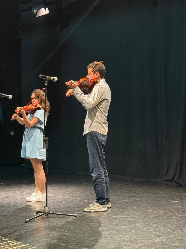 Serbarea de final de an a cursurilor Centrului Cultural Mioveni – o celebrare a talentului, pasiunii și performanței