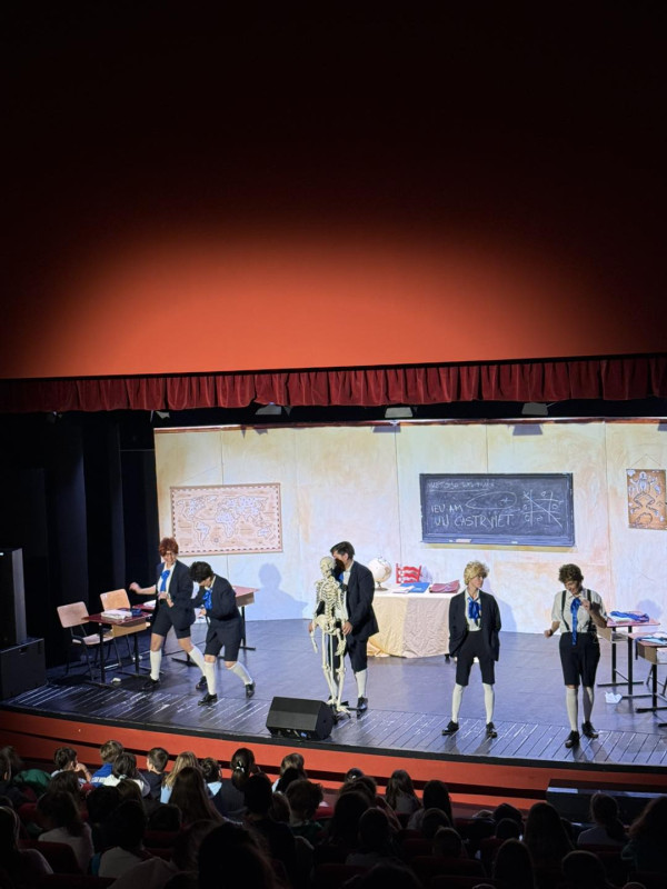 Final spectaculos pentru Luna de Teatru la Mioveni!