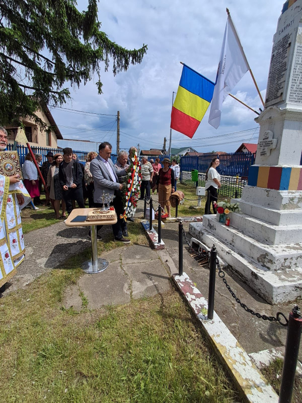 Ziua Eroilor, marcată la Mioveni prin ceremonii de comemorare și recunoștință